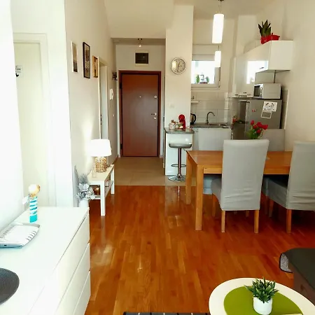 Lana Apartment *