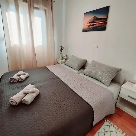 Apartment Lana *